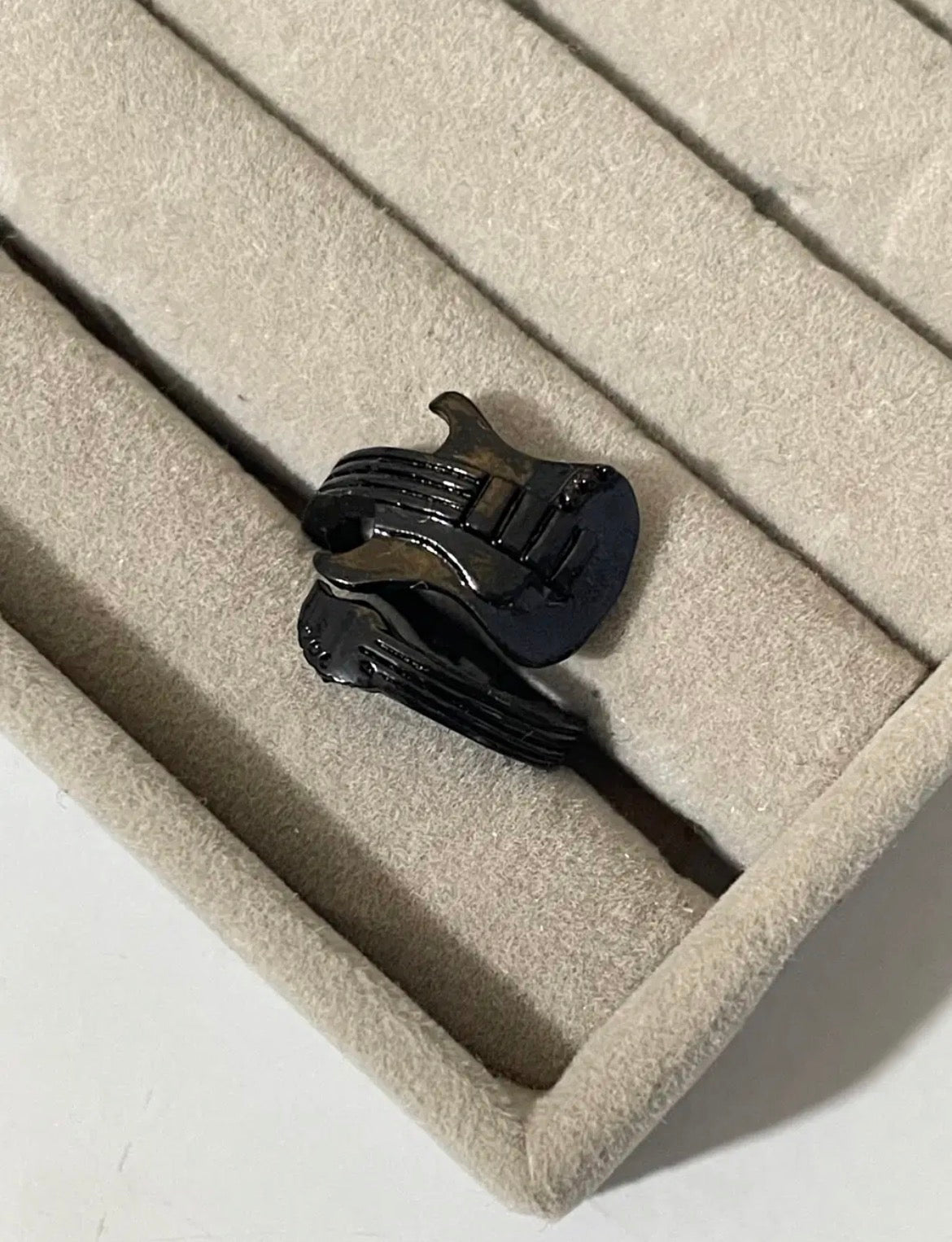 Guitar ring