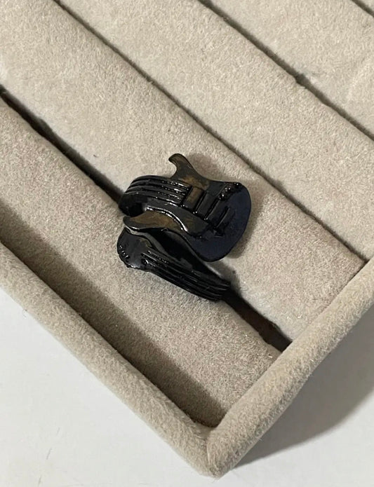 Guitar ring