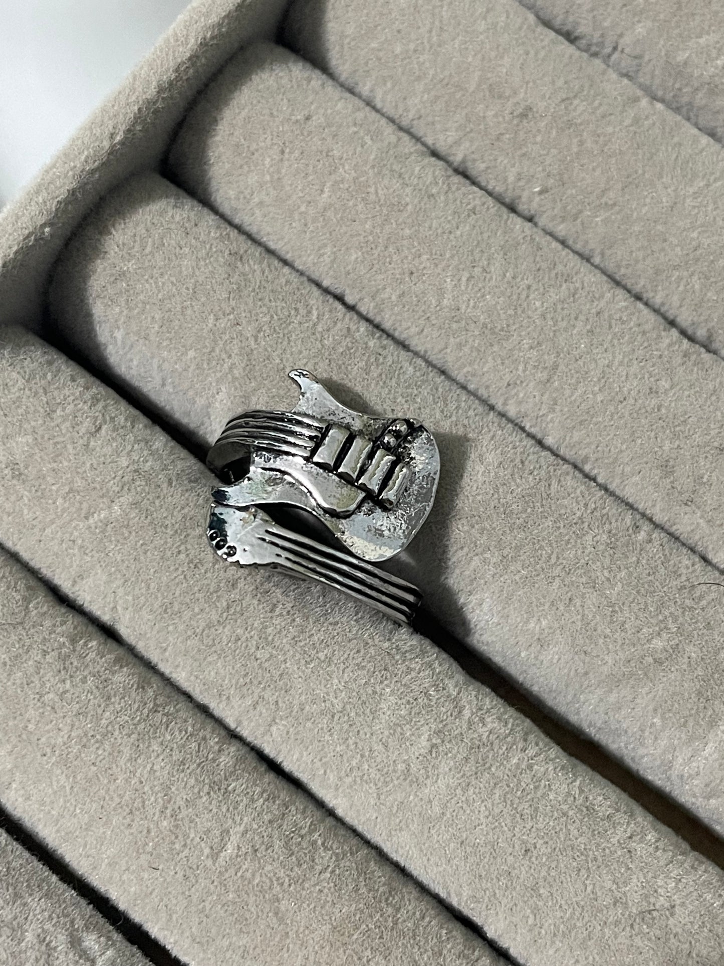 Guitar ring