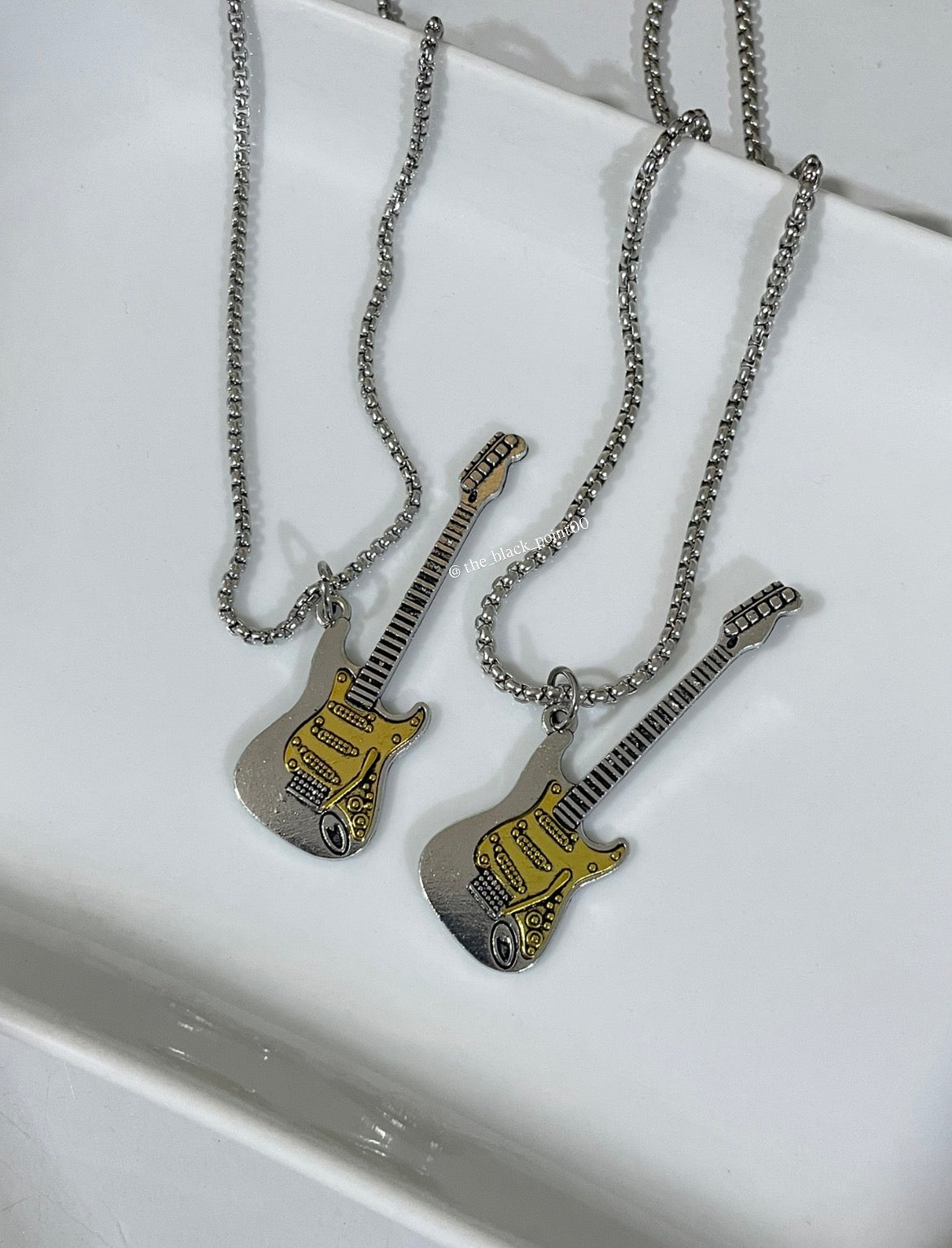 Guitar Pendant Necklace⭐️
