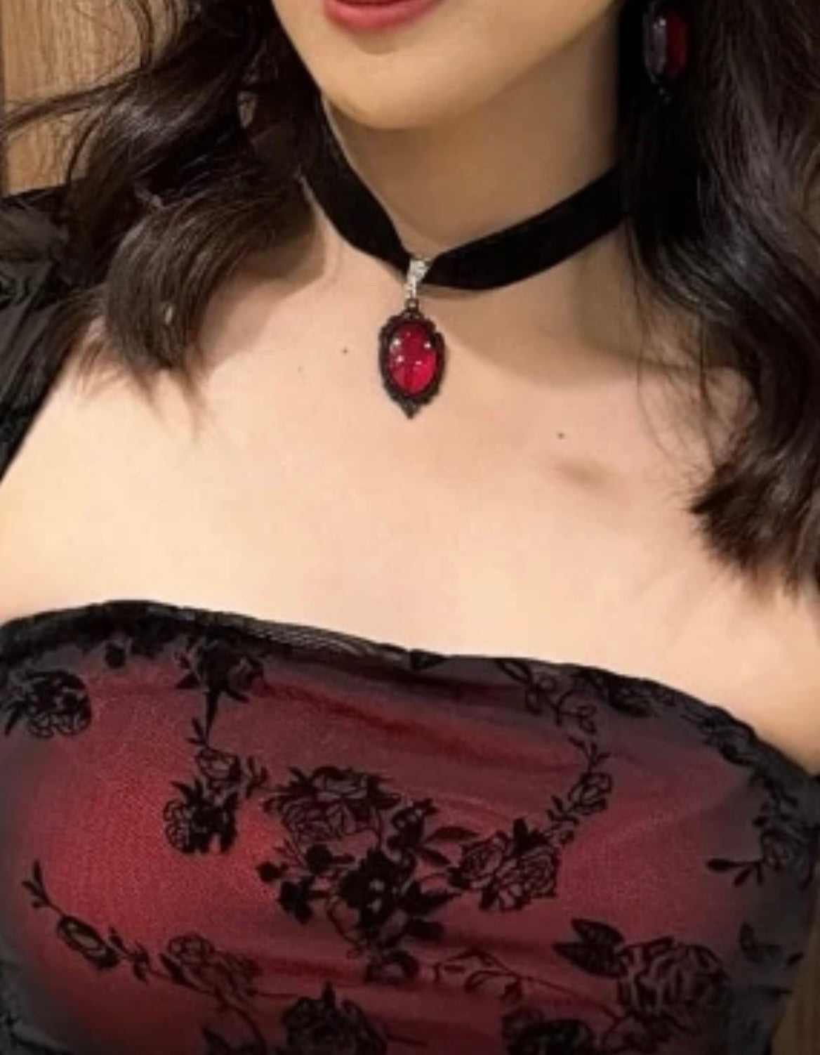 Black Velvet
Vintage Necklace