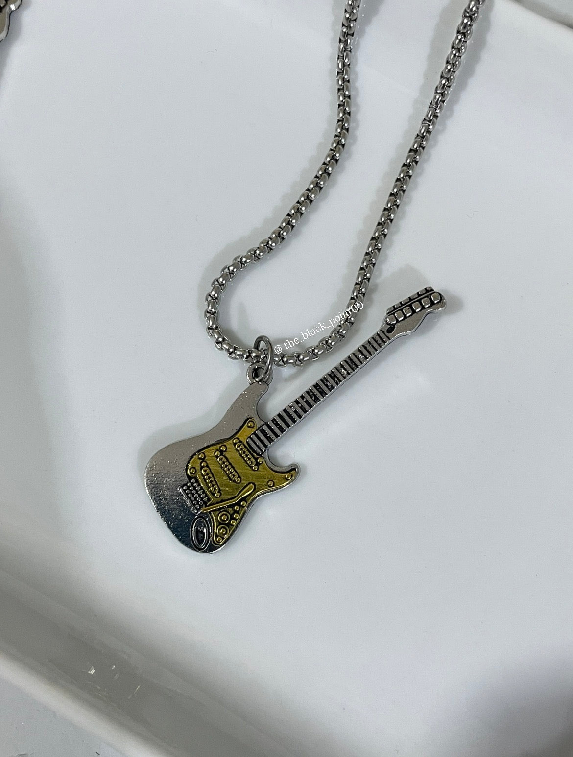 Guitar Pendant Necklace⭐️